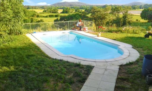 Maison charmante avec piscine privée à Orthoux-Sérignac-Quilhan - Housity