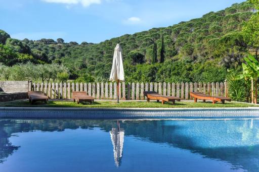 Cosy house near Porto de Mós with shared swimming pool - Housity
