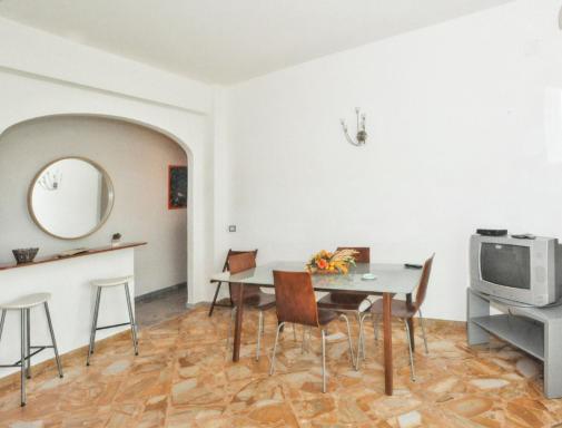 Seaside Apartment in Maiori 50 m² with Sea View Balcony - Housity