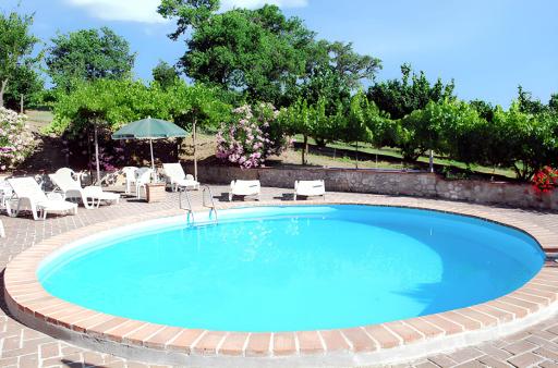 Spacious Apartment in Bevagna with Mountain View - Housity