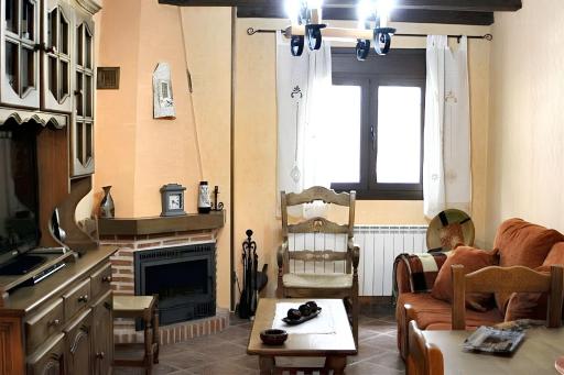 Welcoming House in Hueva, Great View - Housity
