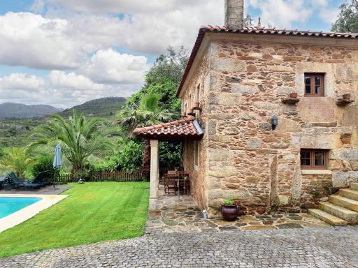 Elegant Villa near Caminha with Private Pool - Housity