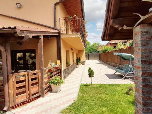 Charming House in Săcele with Garden View + BBQ - Housity