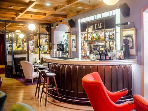Browns Central Hotel - Housity