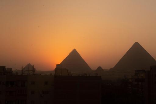 Luxury Panoramic Pyramids & Jacuzzi Inn - Housity