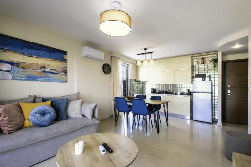 Lis153 by Smart Cozy Suites - Top Floors with Amazing City View - Available 24hr - Housity