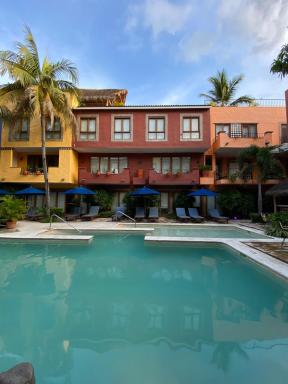 Casa Lotería -Pueblito Sayulita- Colorful, Family and Relax Experience with Private Parking and Pool - Housity