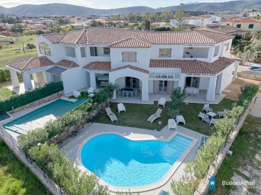villetta con piscina budoni affitti spiaggia 700 mt - Housity