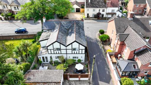 Corner Cottage - character, charm, great location. - Housity