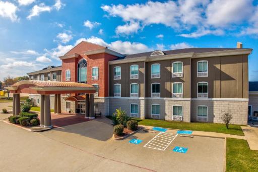Holiday Inn Express Hotel and Suites Athens by IHG - Housity