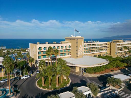 Royal & Imperial Belvedere Resort - Housity