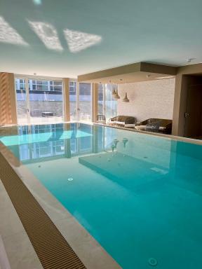 Bad Seerose mit Seeblick, Dachterrasse, Pool und Sauna - Housity