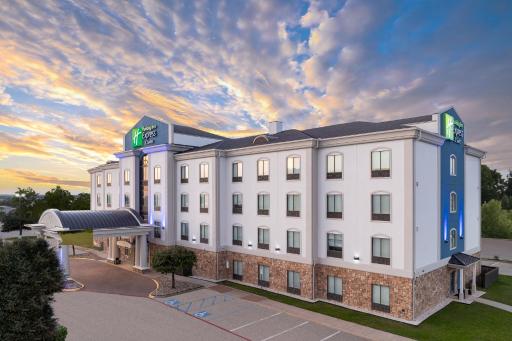 Holiday Inn Express & Suites - Denton North by IHG - Housity