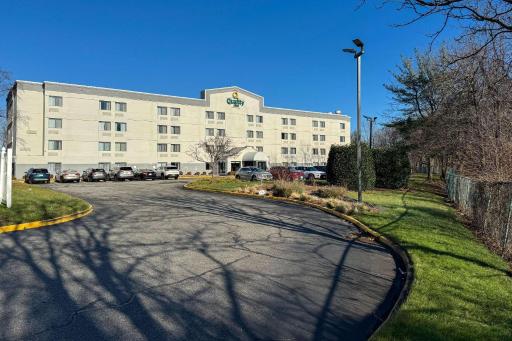 Quality Inn Spring Valley - Nanuet - Housity