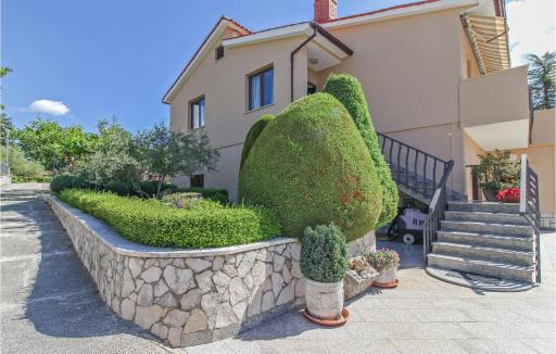 2 Bedroom Beautiful Apartment In Gracisce - Housity
