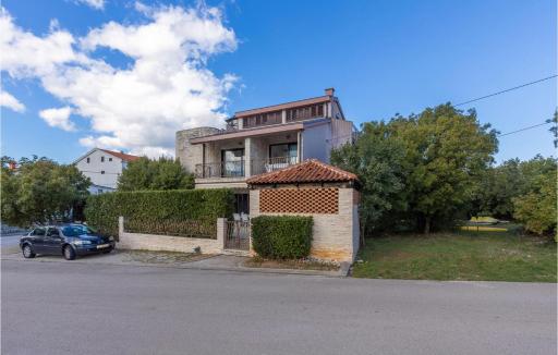 Nice Apartment In Jadranovo - Housity