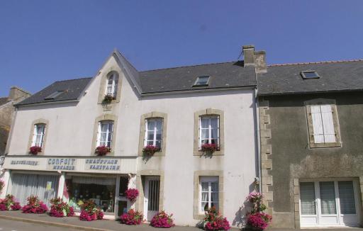 2 Bedroom Nice Home In Plonevez Porzay - Housity