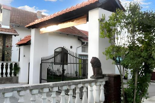Idyllic House in Kutina with Enclosed Garden - Housity