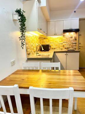 Comfy Condo near BGC, Makati and Naia - Housity