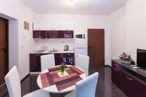 Central Beach GUEST ROOMS - Housity