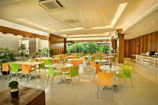 V Hotel Tebet - Housity
