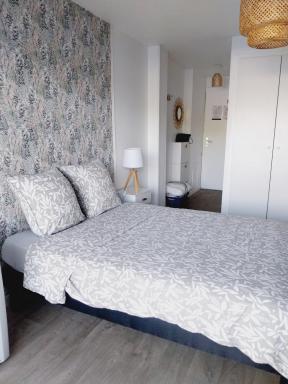 studio calme et paisible avec piscine et parking privé - Housity