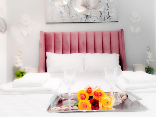LUXURY MODERN APARTMENT LARiSA!! - Housity
