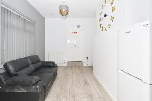 Townhouse @ 115 Walthall Street Crewe - Housity