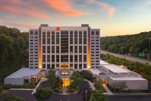 Pittsburgh Airport Marriott - Housity