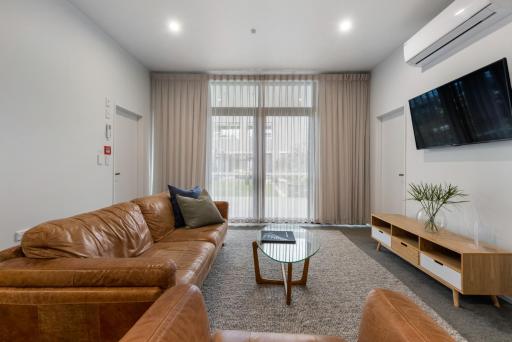 Southwark Hotel & Apartments - Housity