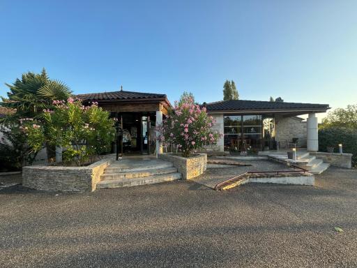 Logis Hotel La Bergerie Hôtel 3 étoiles Restaurant savoureux - Housity