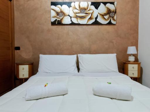 MOONLIGHT HOUSE - Housity