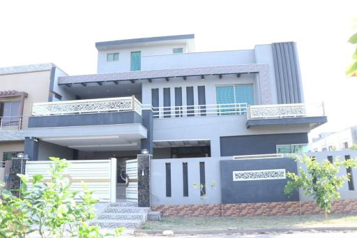 Luxury Home in Faisalabad - Housity