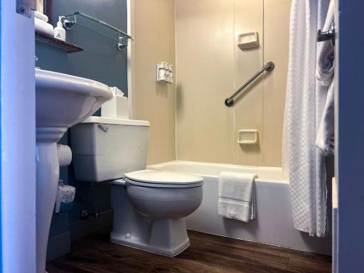 The Newport Harbor Hotel & Marina - Housity