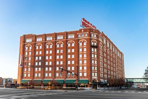 Drury Plaza Hotel Broadview Wichita - Housity
