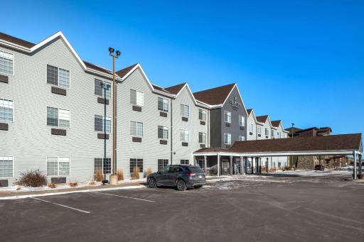 Country Inn & Suites by Radisson, Watertown, SD - Housity