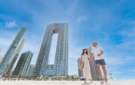 Jumeirah Gate Tower 1 - Stylish Apartment with Pool & City Views - Housity