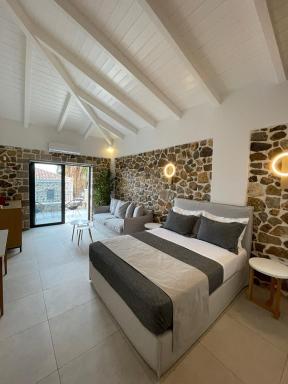 Trocadero Luxury Suites - Housity