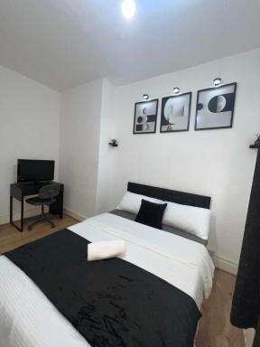 Adorable Double Room - Housity