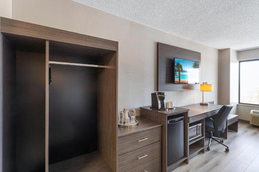 Harborside Hotel - Housity