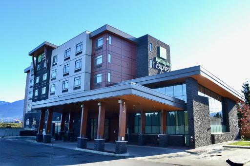 Holiday Inn Express & Suites - Chilliwack East an IHG Hotel - Housity