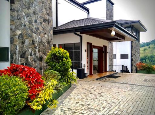 Riverbank Resort Gampola - Housity