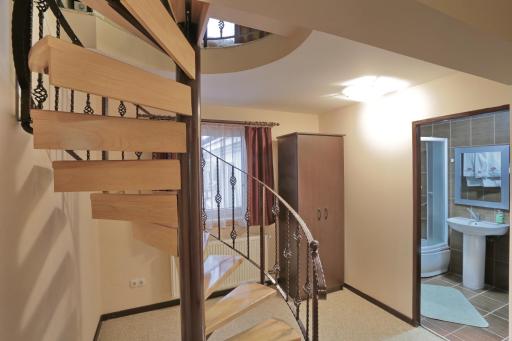 Prenociste Knez - Housity
