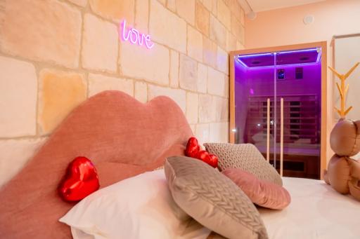 Roses Suite & Apartments - Housity