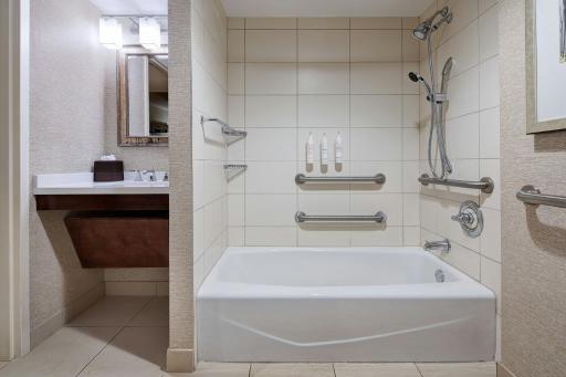 Marriott St. Louis West - Housity