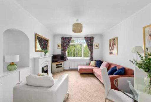 Grangeburn Residence - 2 bedroom home with parking - Housity