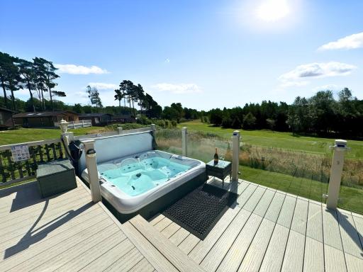 Hot Tub Lodge Percy Wood Golf Course - Housity