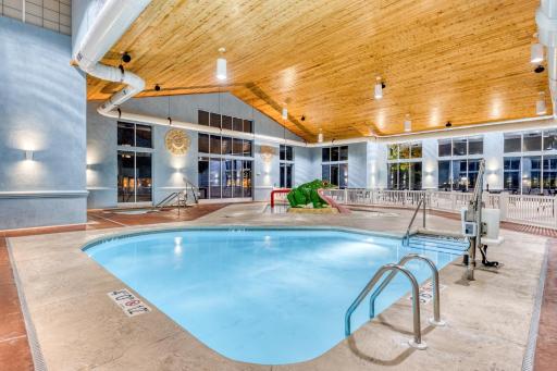 Holiday Inn Express & Suites - Green Bay East, an IHG Hotel - Housity