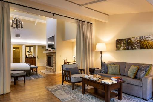 The Quail Lodge - Housity