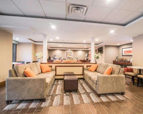 Comfort Inn & Suites Brattleboro I-91 - Housity